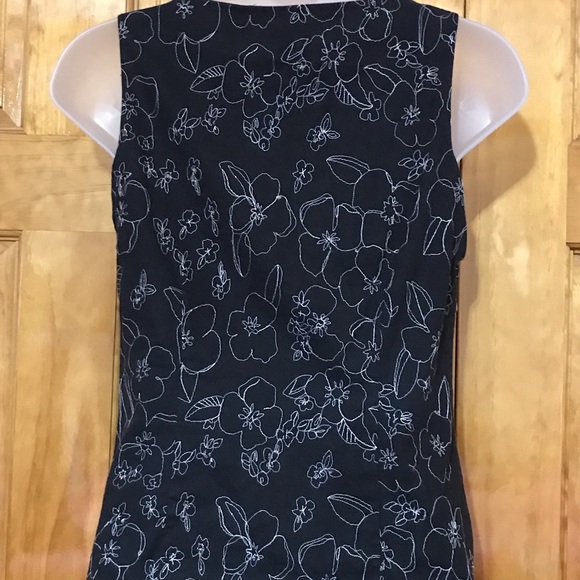 Ann Taylor Loft Blouse 
3 / 4 Small Petite
55% Linen 45% Cotton
Dressy or Casual - Picture 6 of 8